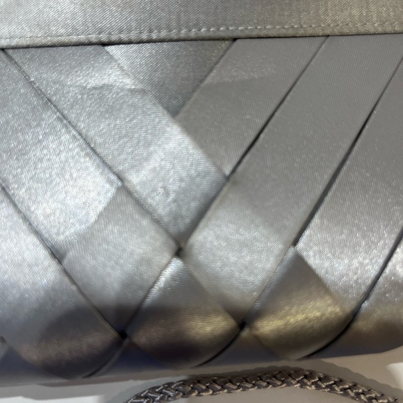 Crossover satin rhinestone woven 9” clutch Kate Landry top closure silver. - Picture 5 of 7
